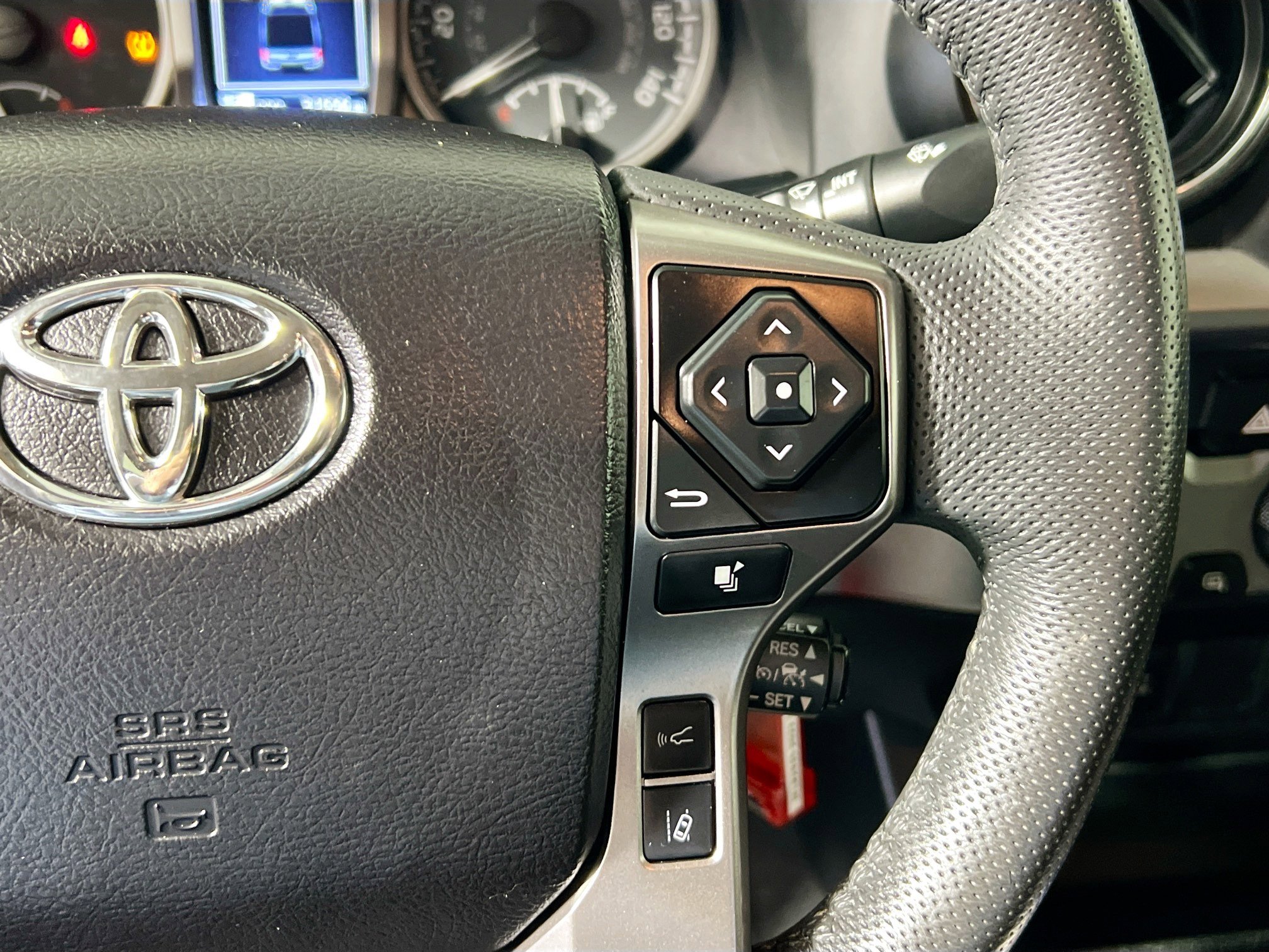 Used 2022 Toyota Tacoma SR5 w/ Technology Package image 19