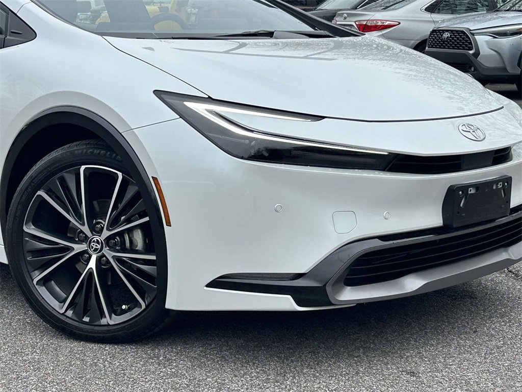 Used 2025 Toyota Prius XLE image 9