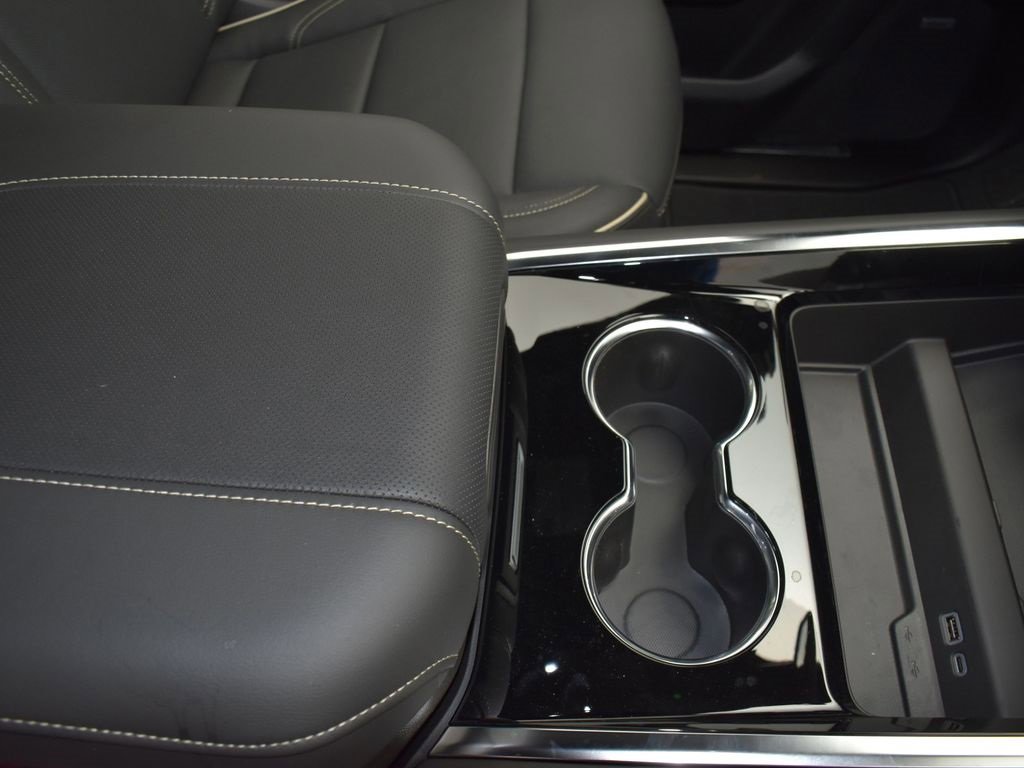 New 2025 Chevrolet Suburban Premier image 28