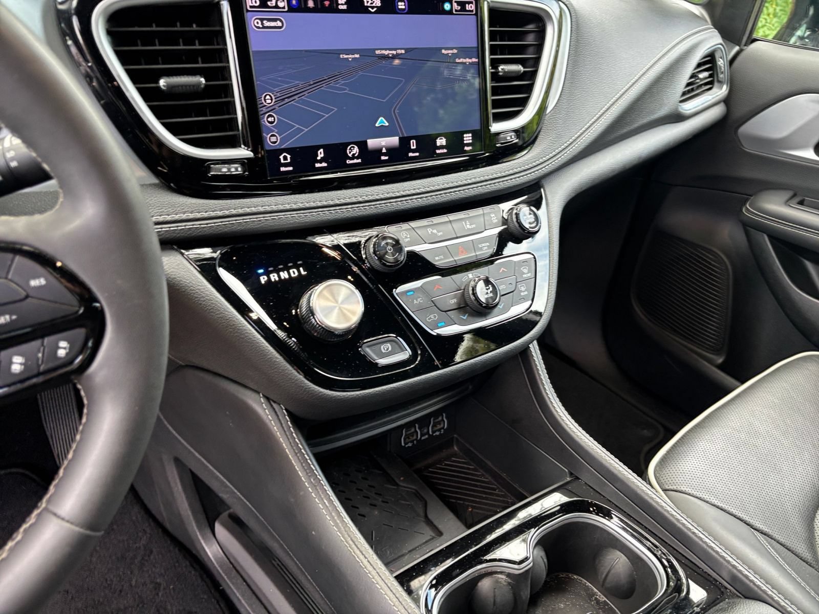 Used 2025 Chrysler Pacifica Limited FWD image 45