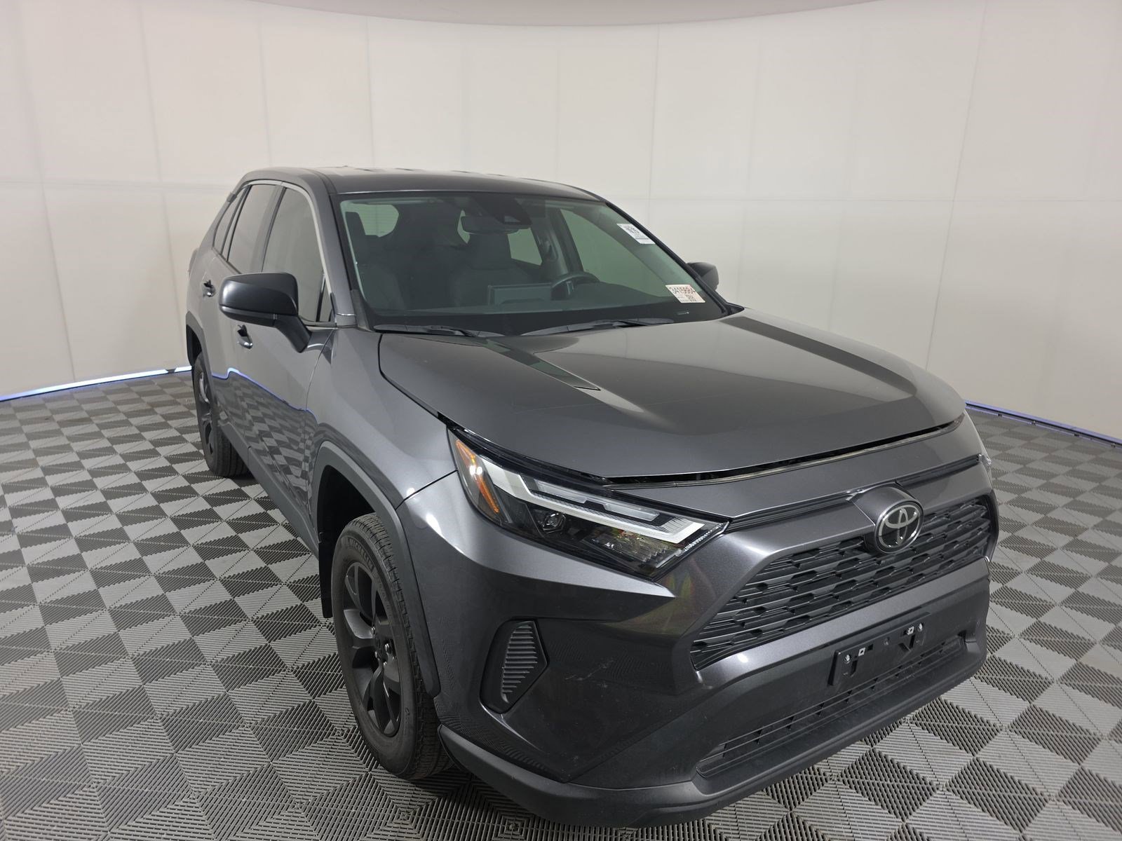 Used 2024 Toyota RAV4 LE AWD/4WD image 4