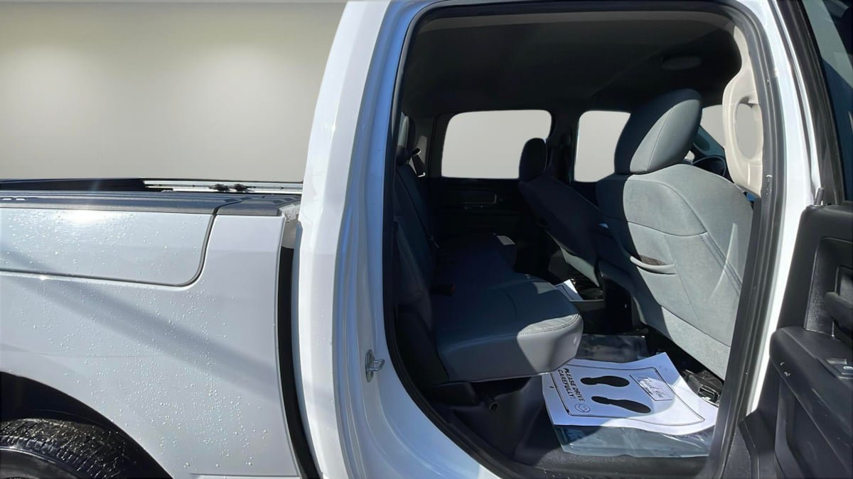 Used 2014 RAM 1500 4x4 Crew Cab w/ Exterior Appearance Group image 10