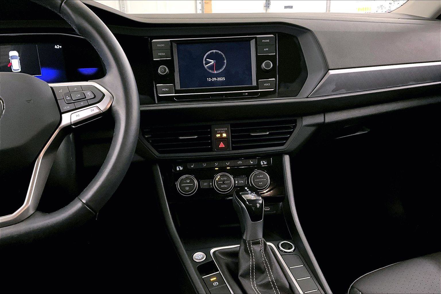 Used 2024 Volkswagen Jetta SE image 6