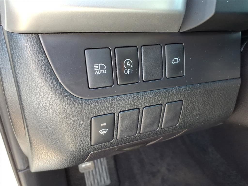 Used 2019 Toyota Highlander SE w/ Nightshade Edition image 24