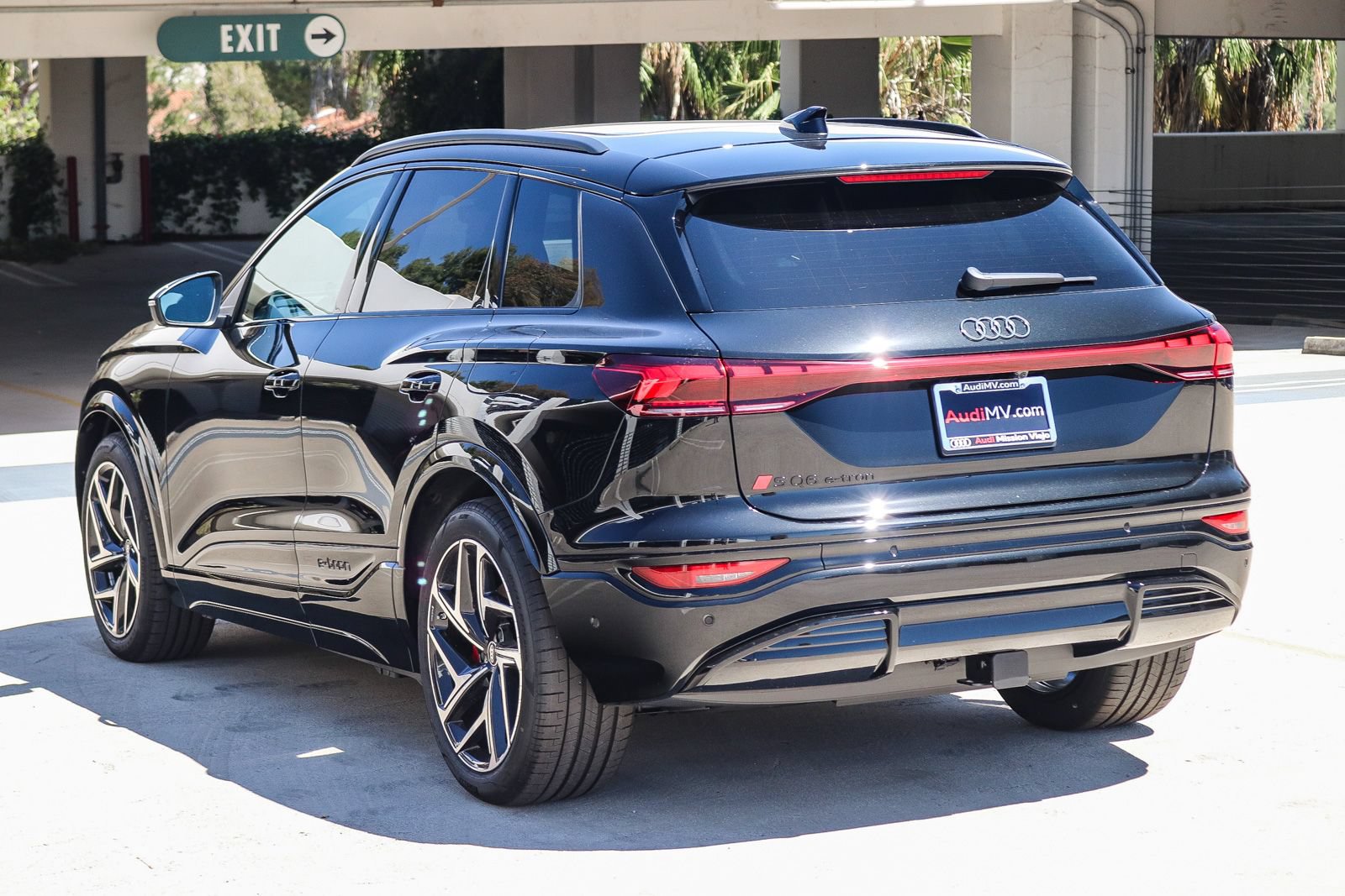 New 2027 Audi SQ6 e-tron Prestige AWD/4WD image 4