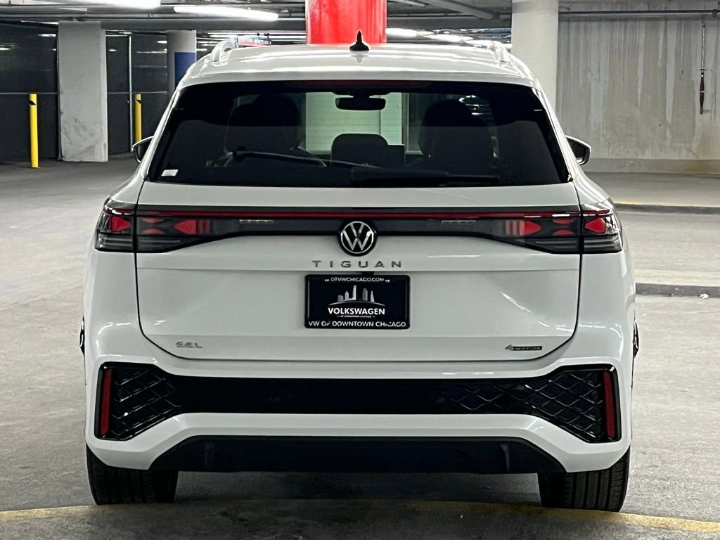 Certified 2025 Volkswagen Tiguan SEL R-Line image 34