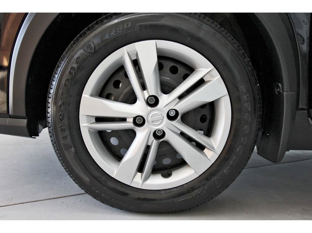 Certified 2025 Nissan Kicks Play S image 29