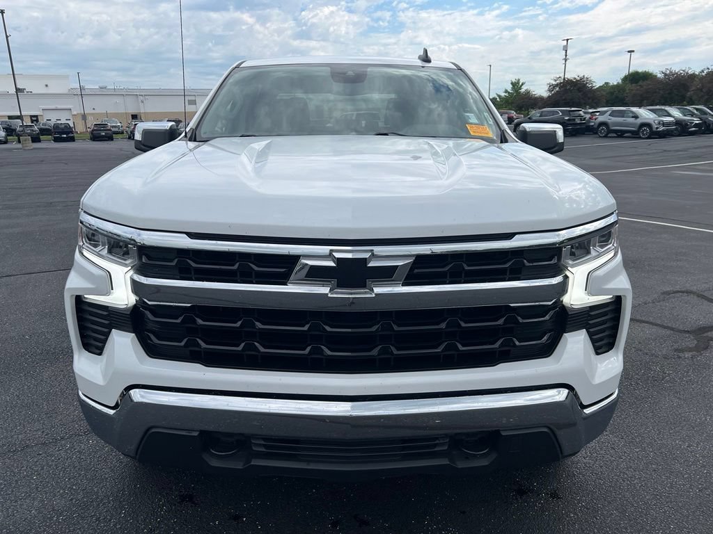 Used 2022 Chevrolet Silverado 1500 LT w/ Z71 Off-Road Package AWD/4WD image 6