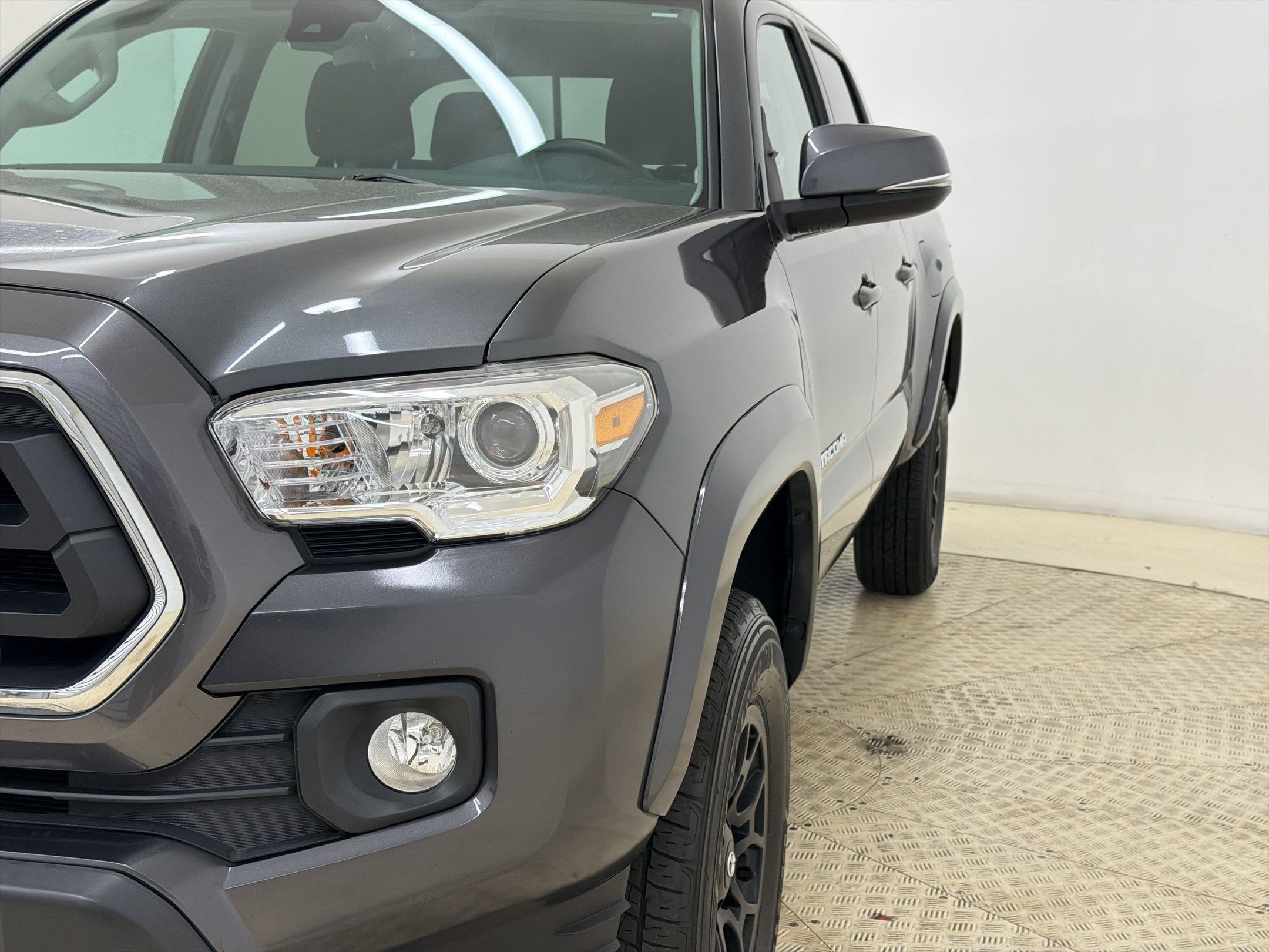 Used 2022 Toyota Tacoma SR5 w/ Technology Package RWD image 20