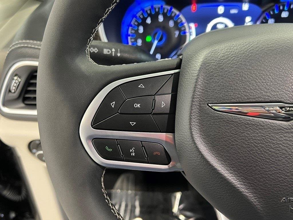 Used 2024 Chrysler Pacifica Limited image 36