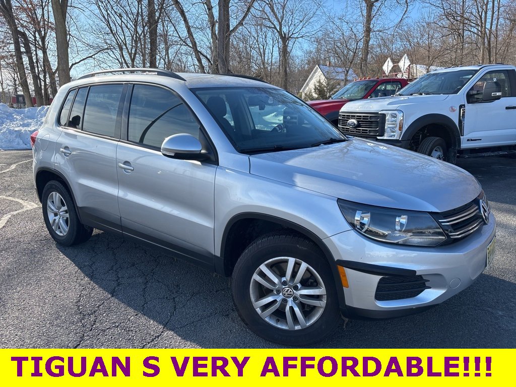Used 2015 Volkswagen Tiguan S image 6
