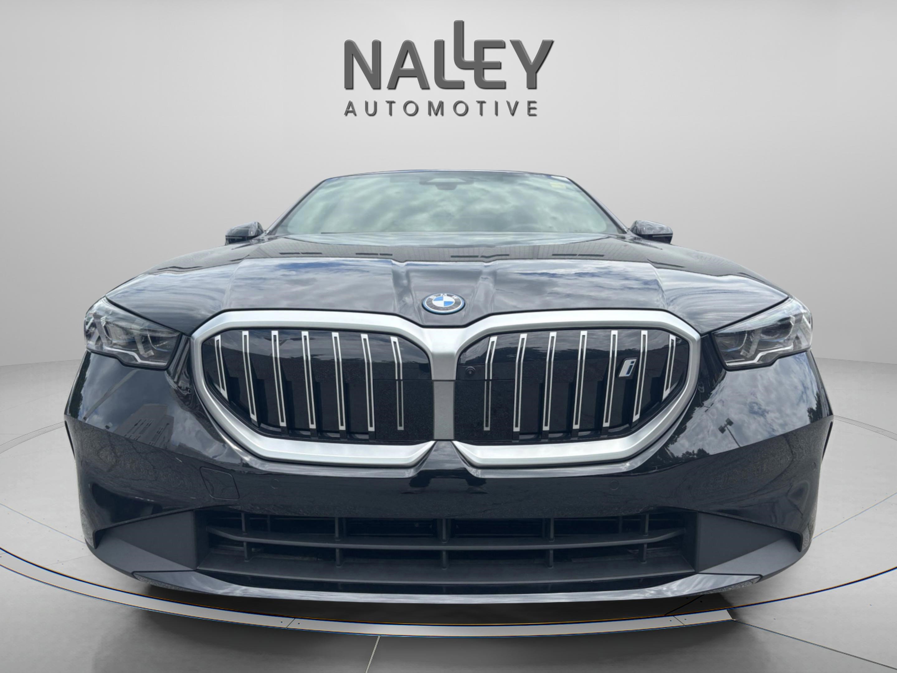 Used 2025 BMW i5 eDrive40i w/ Premium Package image 7