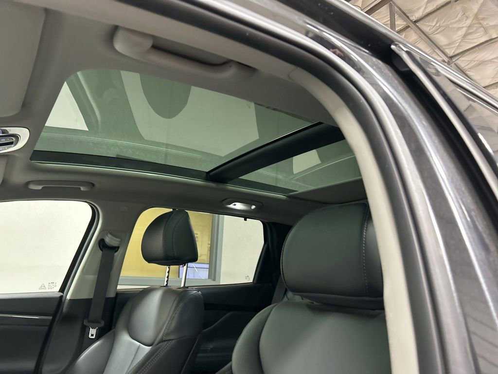 Used 2023 Hyundai Santa Fe SEL w/ Premium Package image 5