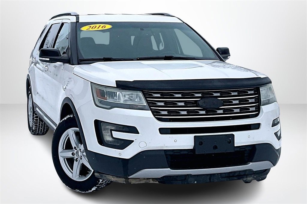 Used 2016 Ford Explorer XLT w/ Equipment Group 202A image 3