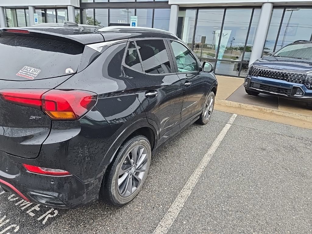 Used 2020 Buick Encore GX Select w/ Experience Buick Package image 3