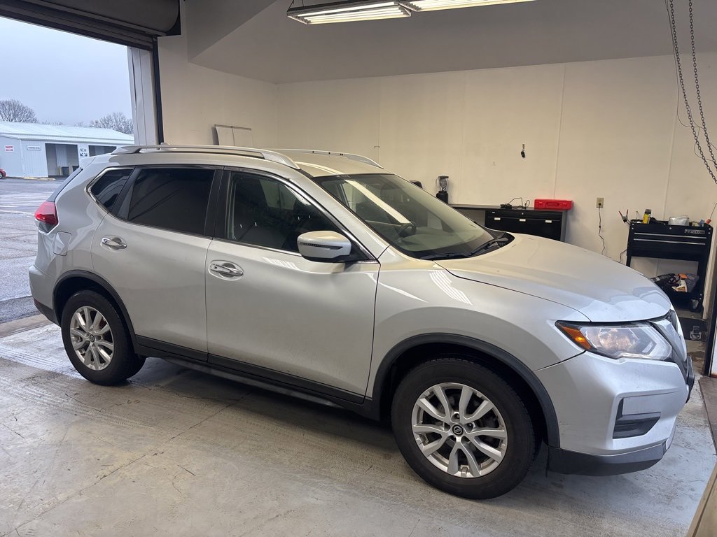Used 2018 Nissan Rogue SV image 1