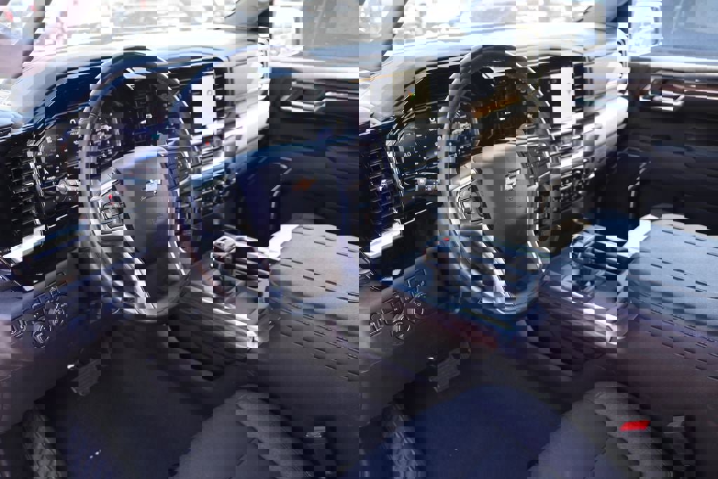 Used 2023 Chevrolet Silverado 1500 LT w/ Convenience Package II AWD/4WD image 13