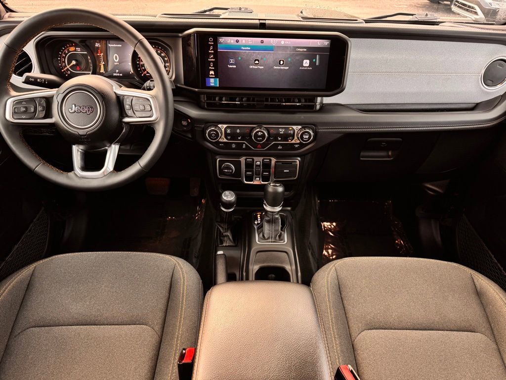 Used 2025 Jeep Wrangler Sahara image 29