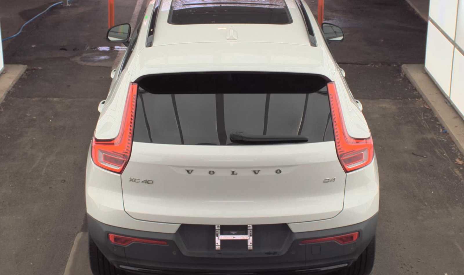 Used 2023 Volvo XC40 B4 Ultimate image 9