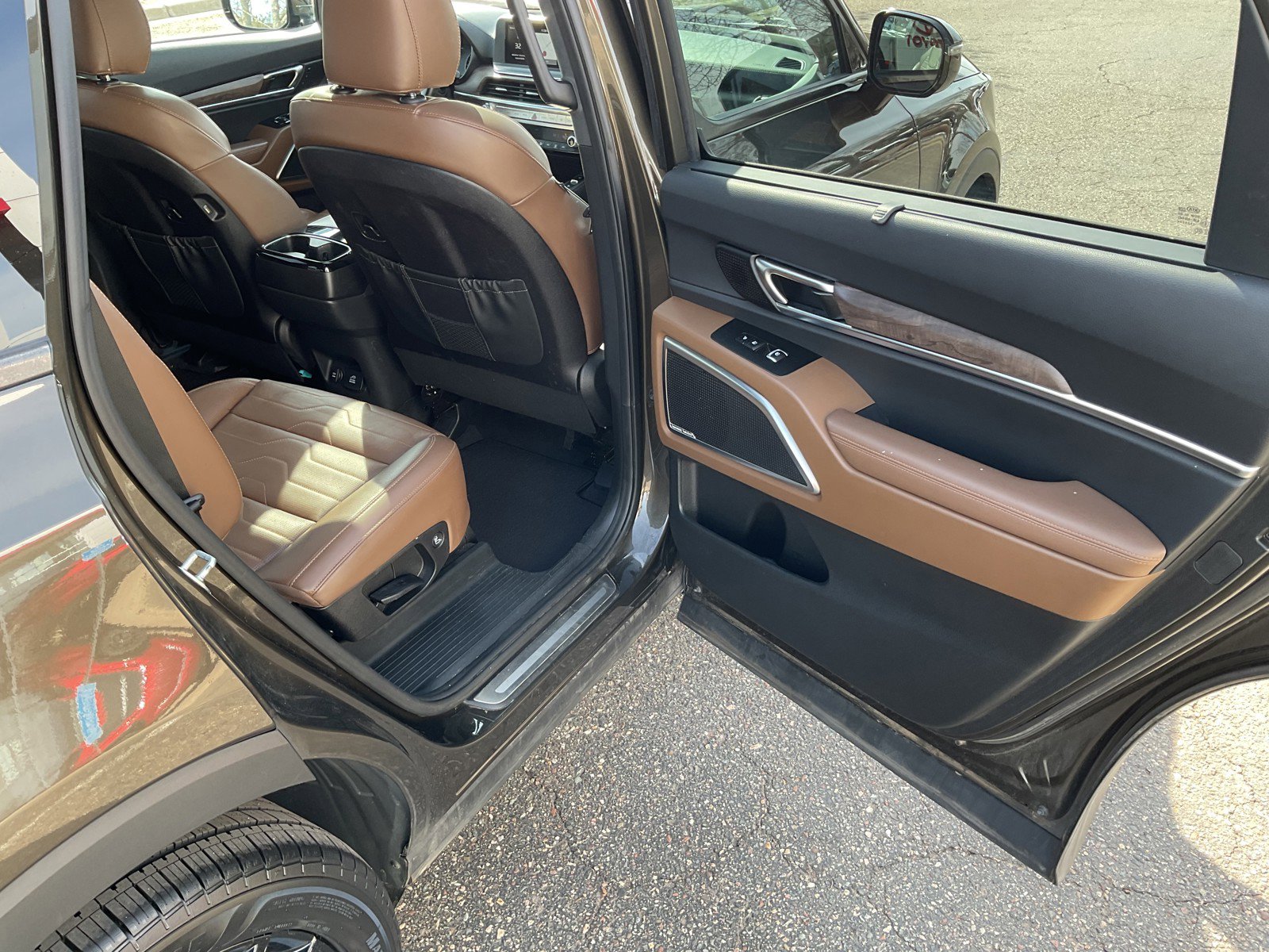 Used 2021 Kia Telluride SX w/ SX Prestige Package image 28