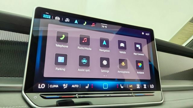 Used 2025 Volkswagen Tiguan SE R-Line image 47