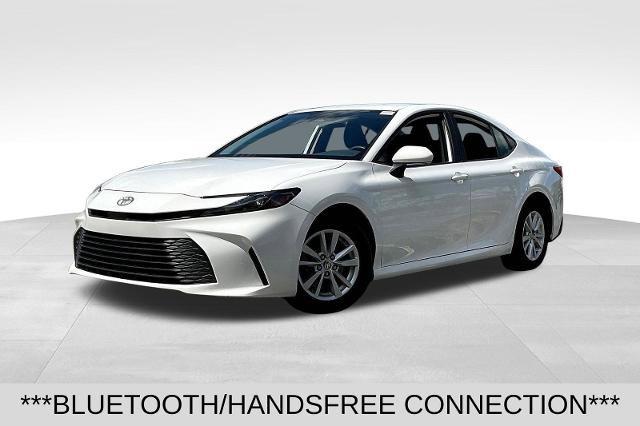 Used 2025 Toyota Camry LE FWD image 3