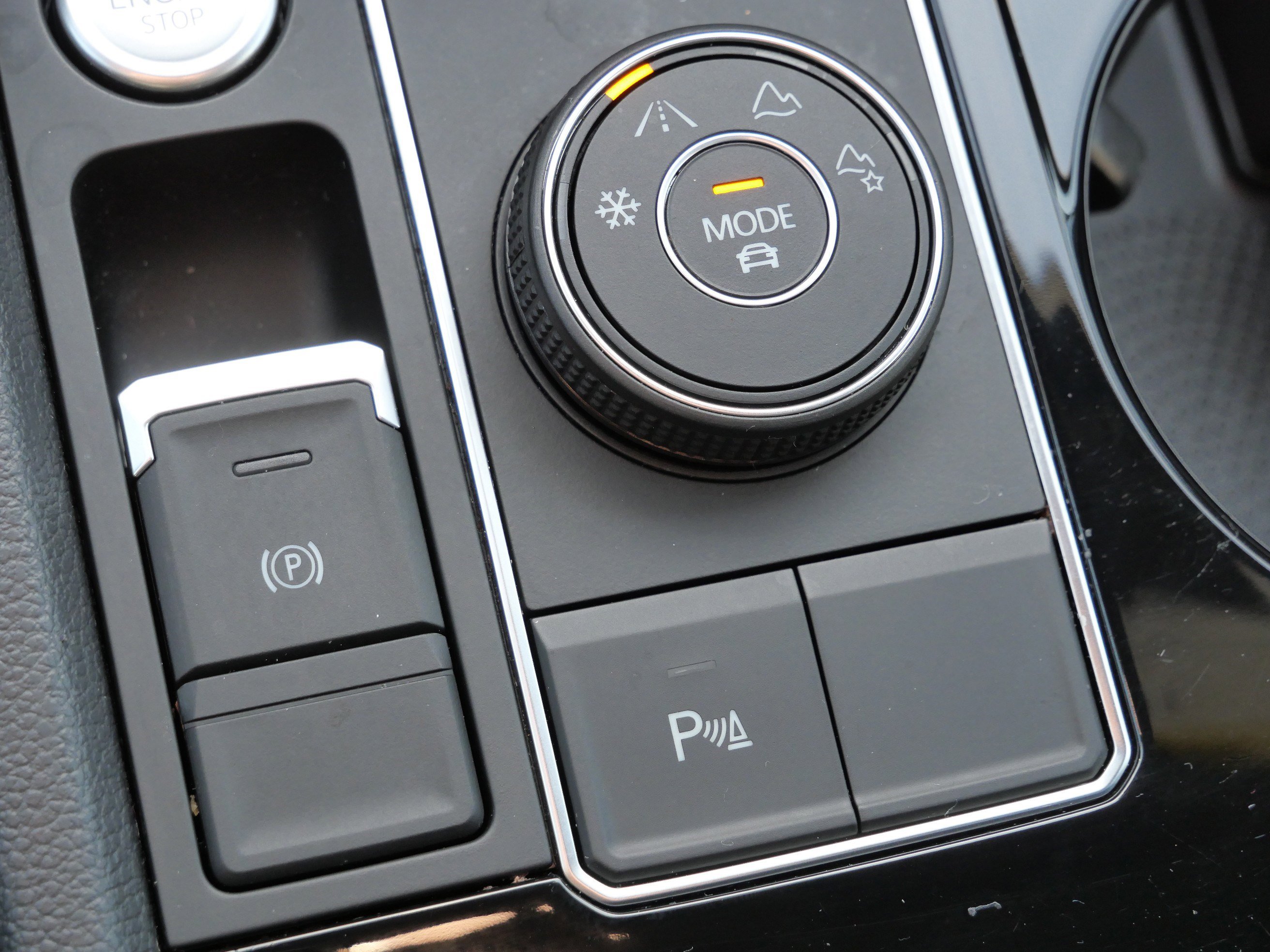 Used 2023 Volkswagen Atlas Cross Sport SEL R-Line image 28