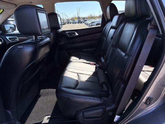 Used 2017 Nissan Pathfinder Platinum w/ Family Entertainment Package AWD/4WD image 14