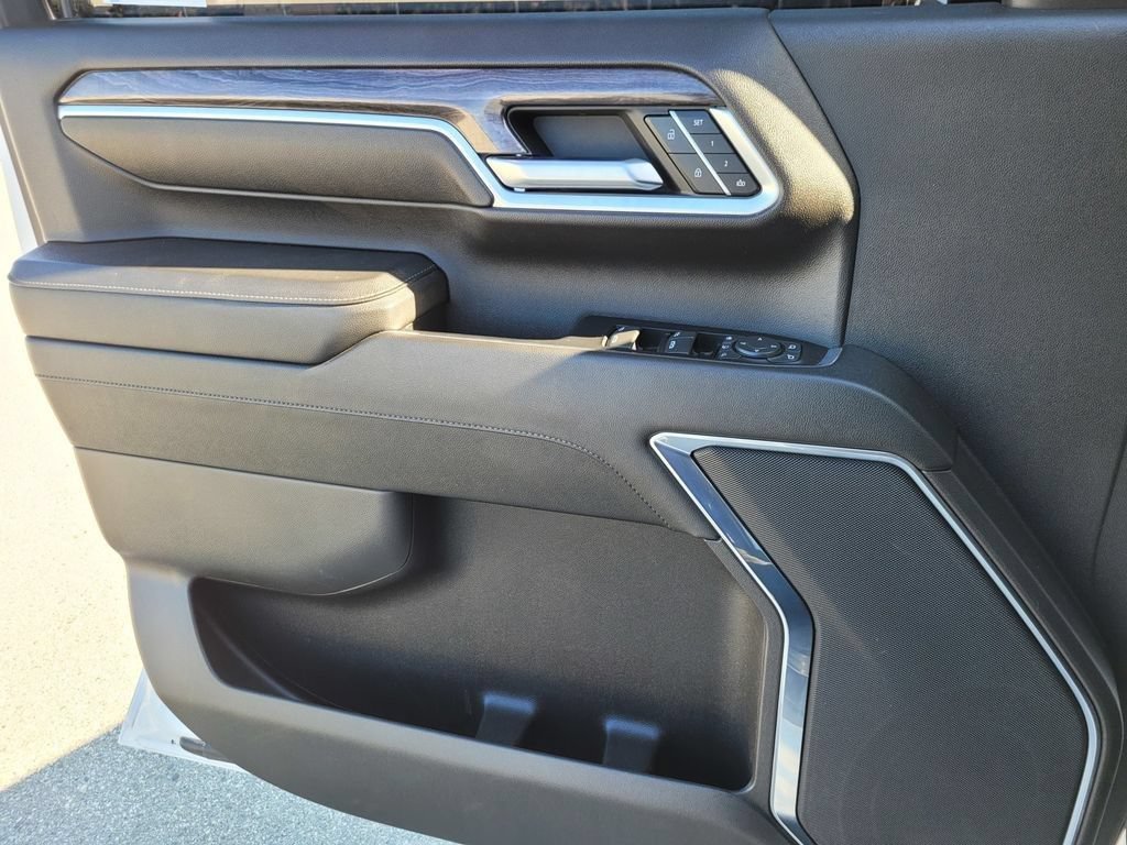 Used 2024 Chevrolet Silverado 2500 LTZ AWD/4WD image 29