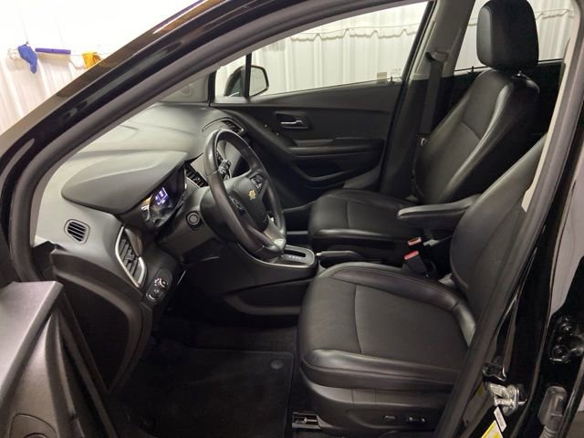 Used 2022 Chevrolet Trax LT w/ LT Convenience Package AWD/4WD image 32