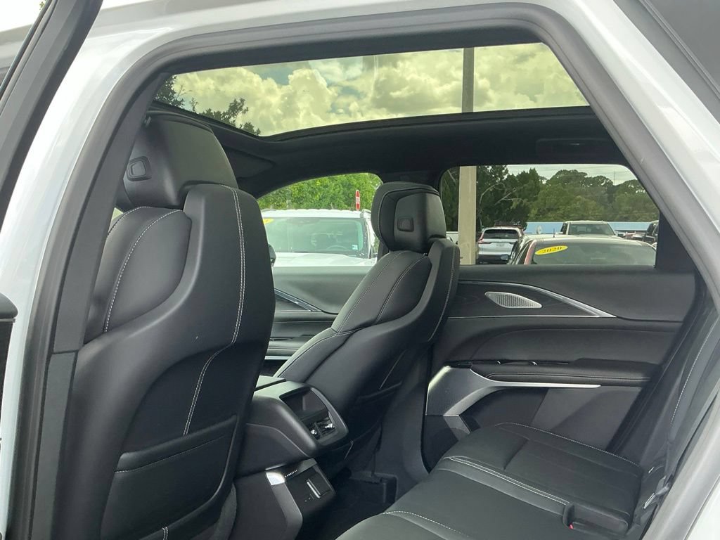 Used 2024 Cadillac Lyriq Sport AWD/4WD image 32