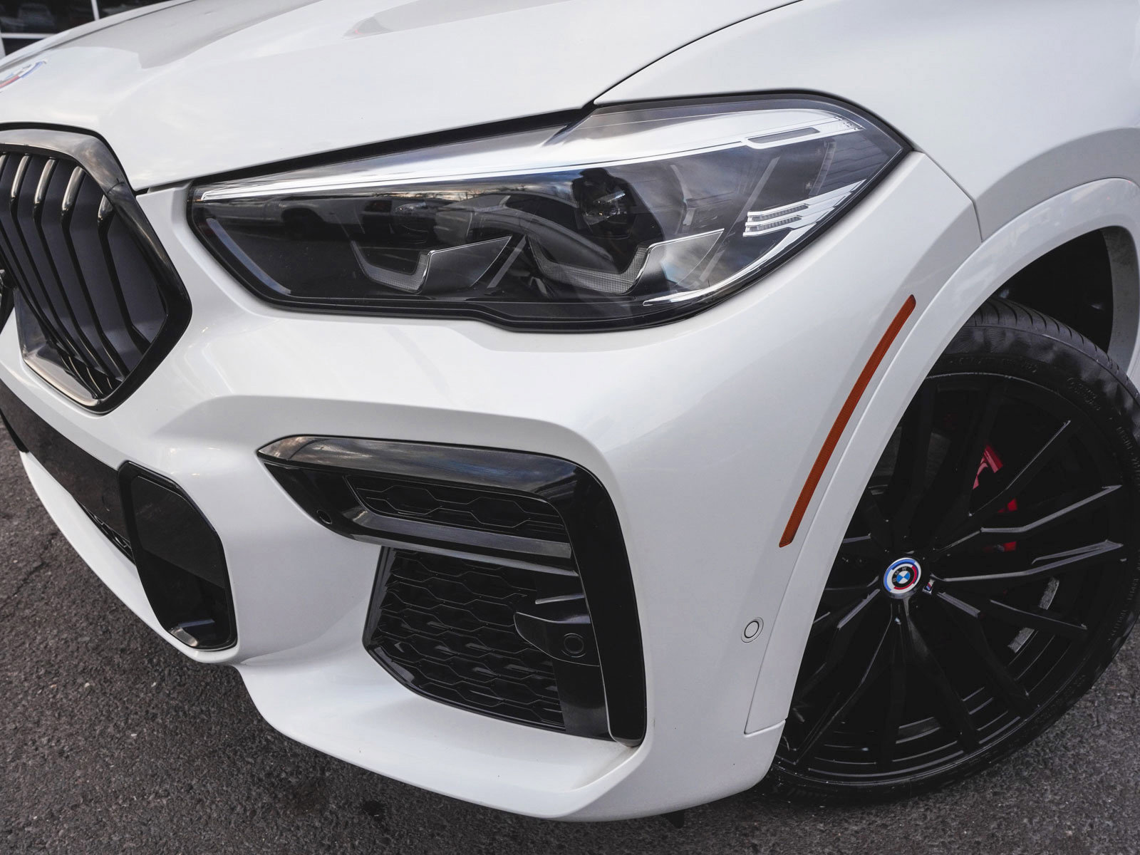 Used 2023 BMW X6 xDrive40i w/ M Sport Package image 44