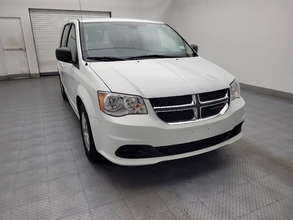 Used 2018 Dodge Grand Caravan SE w/ UConnect Hands-Free Group image 14