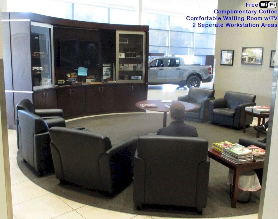 Used 2023 Ford Transit Connect XLT image 26