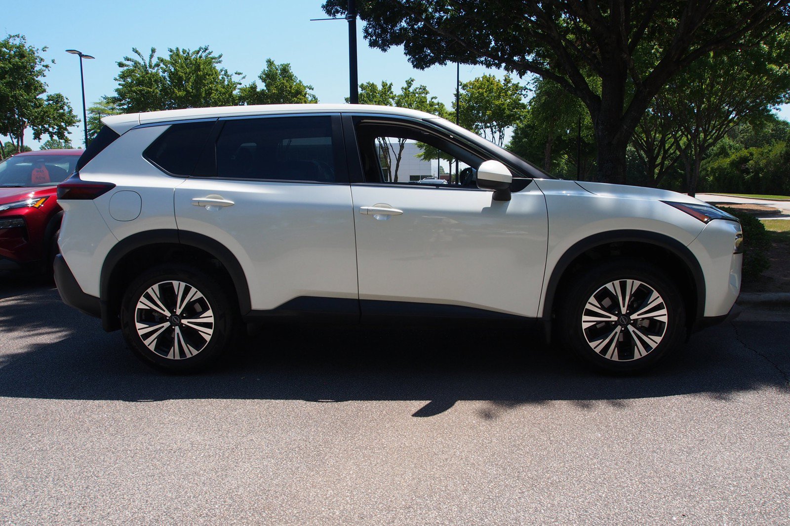 Used 2023 Nissan Rogue SV FWD image 8