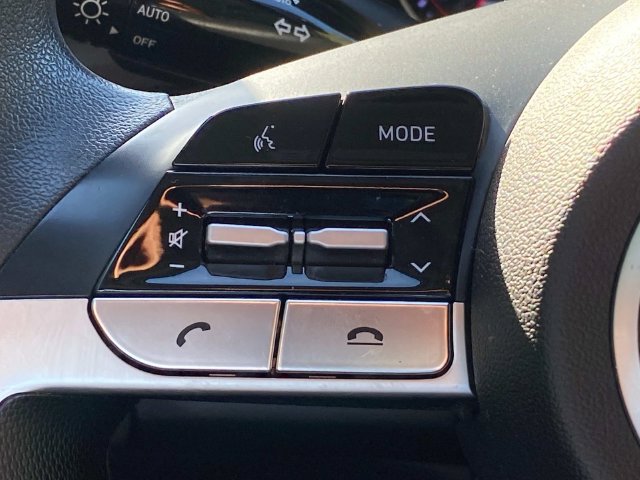 Used 2023 Hyundai Elantra SE FWD image 18