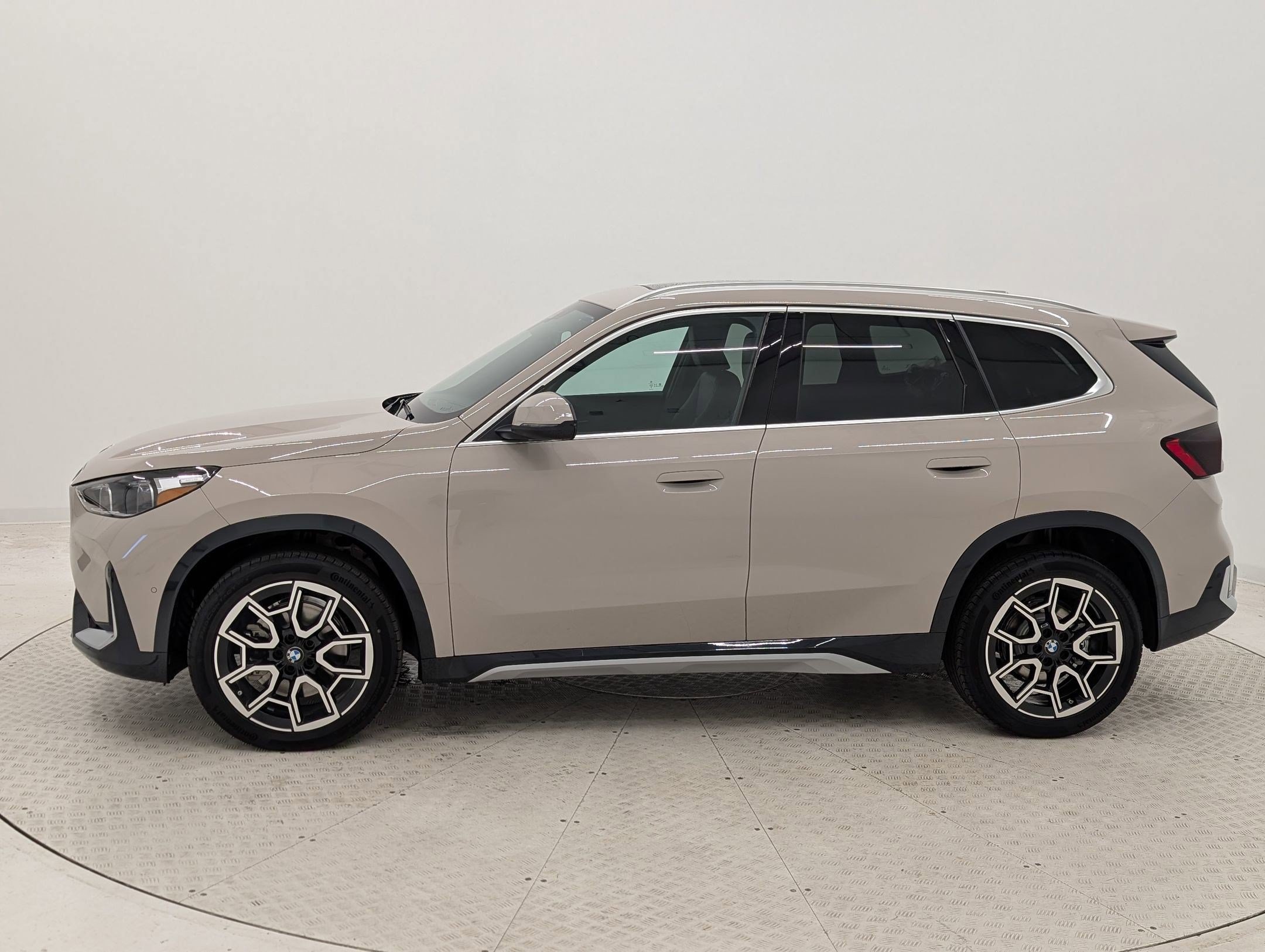 Used 2026 BMW X1 xDrive28i w/ Convenience Package AWD/4WD image 2
