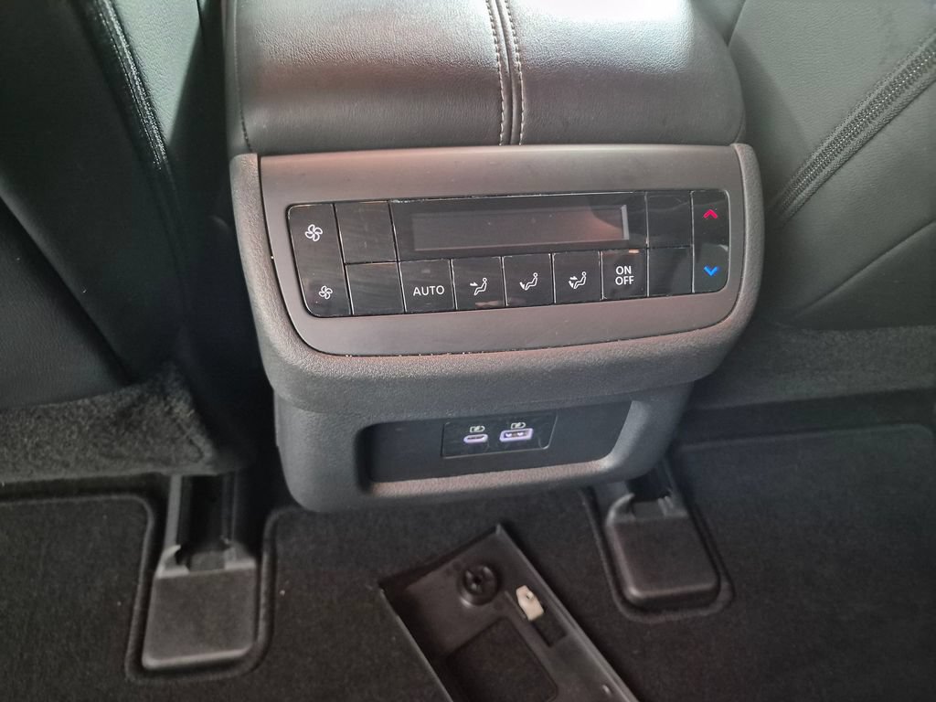 Used 2025 Nissan Pathfinder SL FWD image 24