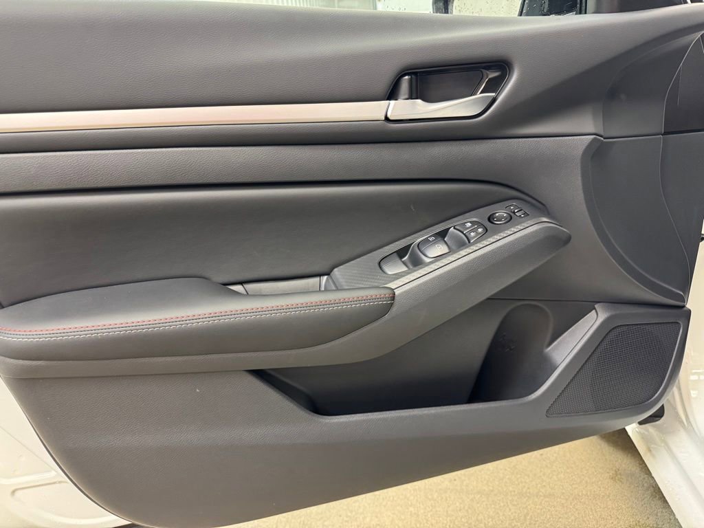 New 2026 Nissan Altima 2.5 SR FWD image 8