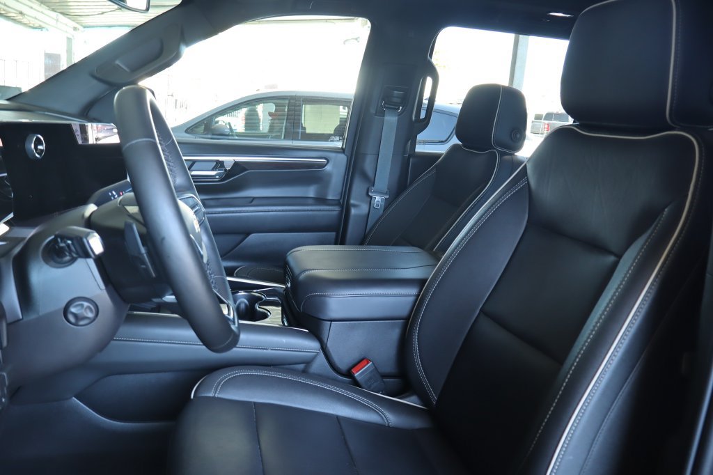 Used 2026 Chevrolet Suburban Premier w/ Sun And Tow Package AWD/4WD image 20