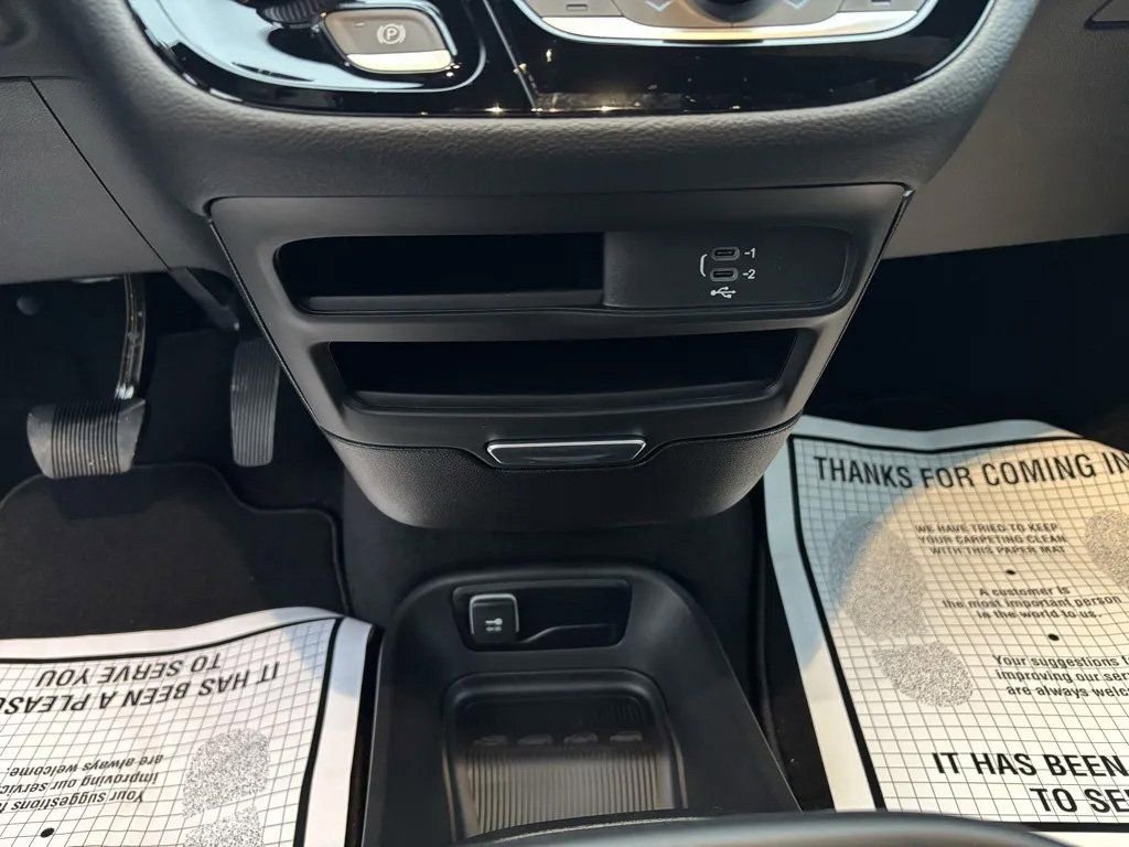 New 2026 Chrysler Pacifica Select w/ S Appearance Package AWD/4WD image 17