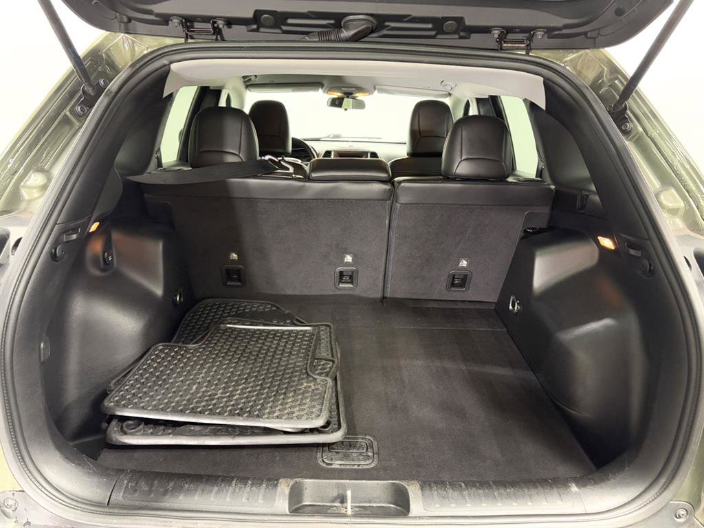 Used 2020 Jeep Cherokee Latitude Plus w/ Cold Weather Group image 9