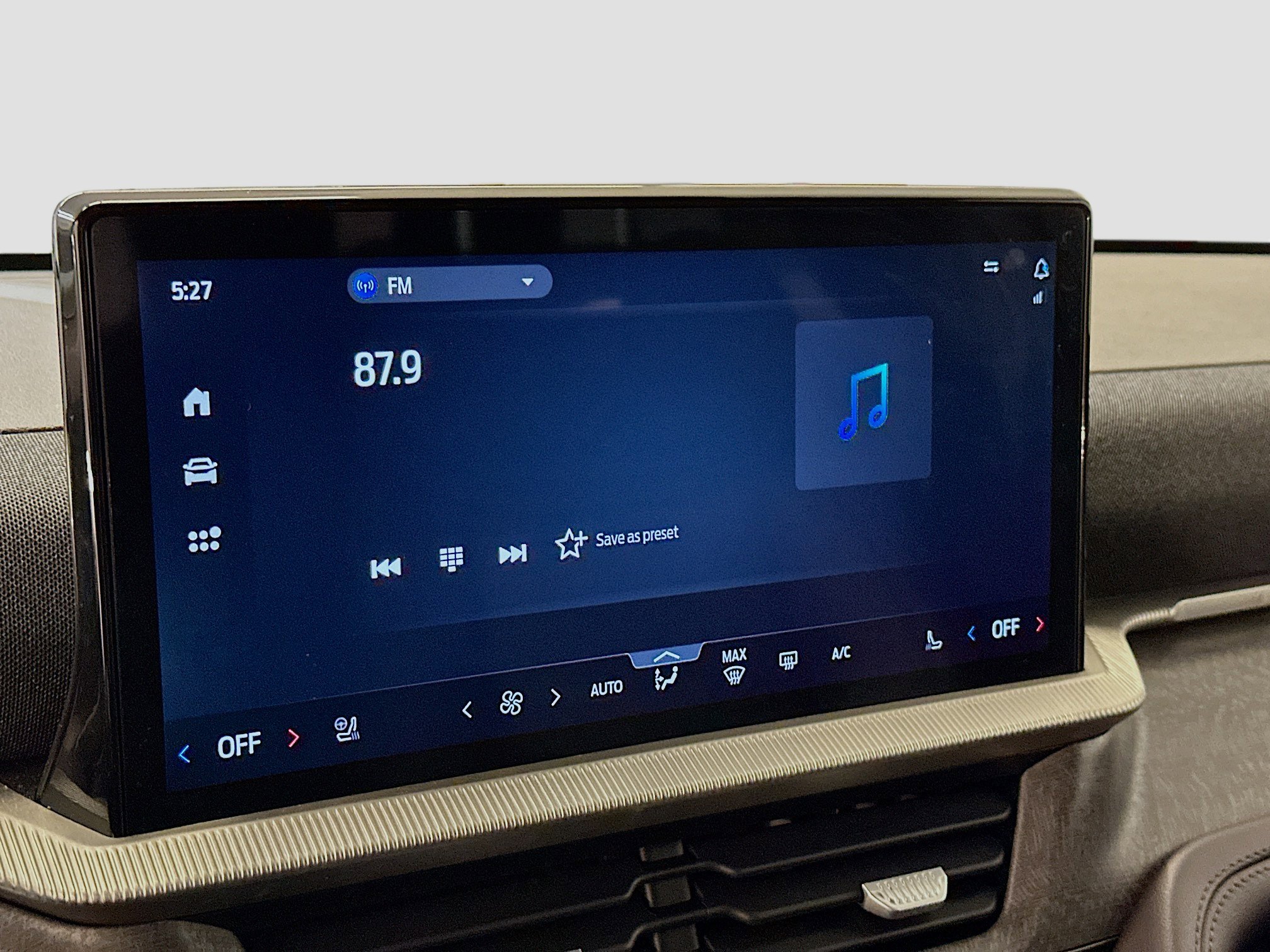 Used 2025 Ford Explorer Platinum w/ LUX Leather Package image 21