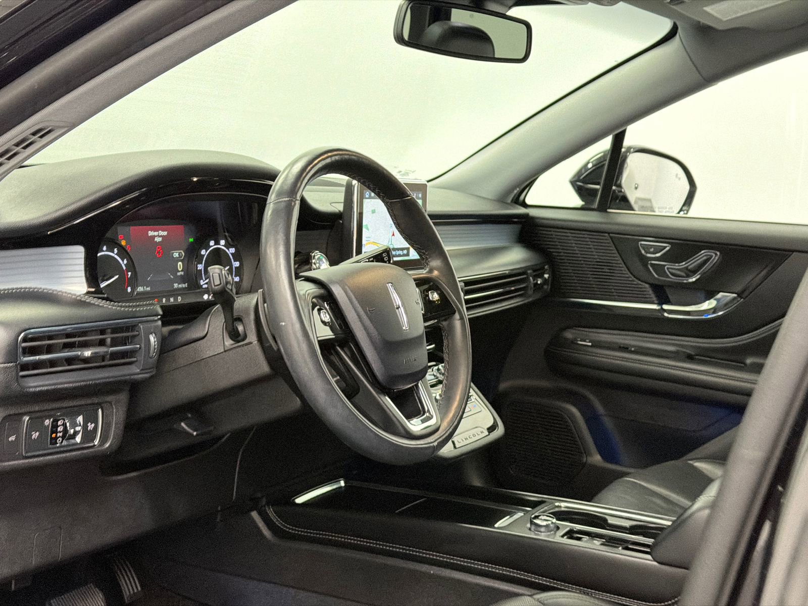 Used 2022 Lincoln Corsair AWD w/ Premium Package image 16