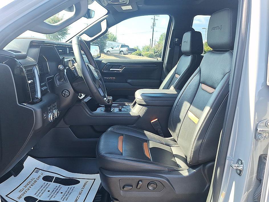 Used 2024 GMC Sierra 1500 AT4 w/ Technology Package AWD/4WD image 11