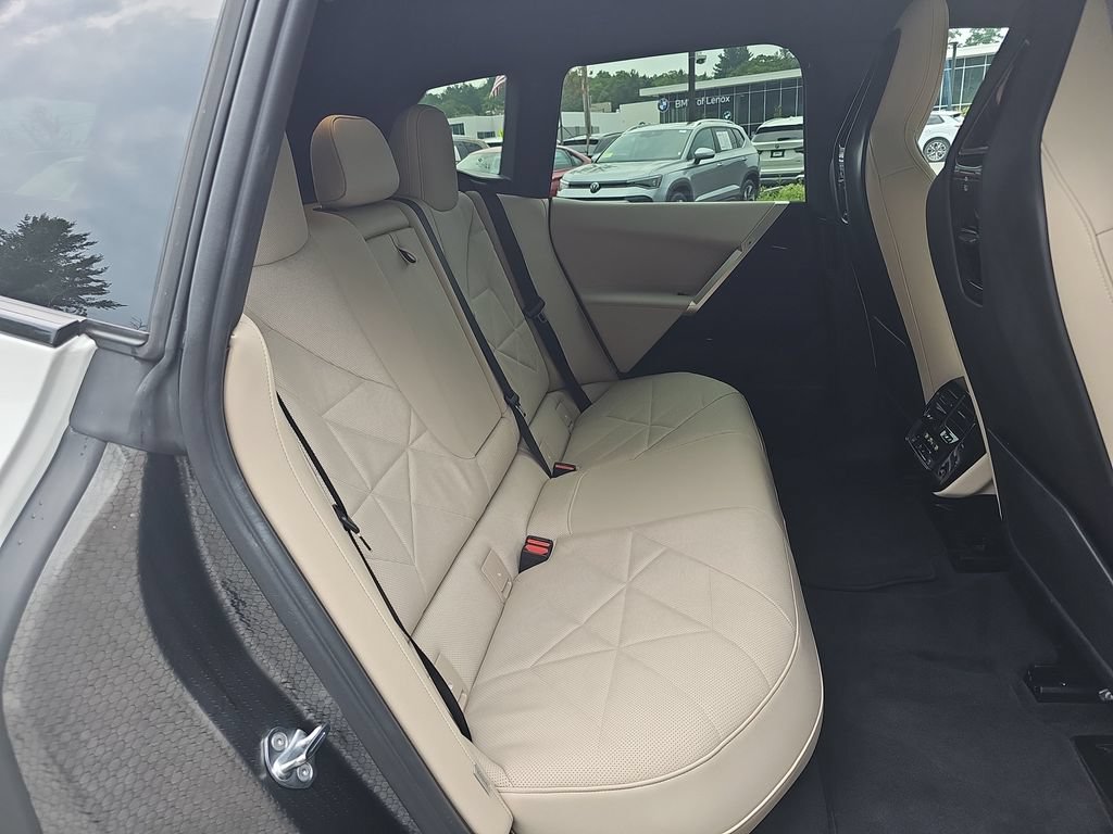 Used 2024 BMW iX xDrive50 w/ Sport Package AWD/4WD image 28