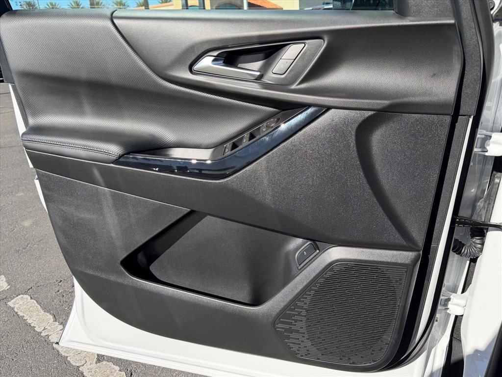 New 2026 Chevrolet Equinox LT w/ Convenience Package II image 9