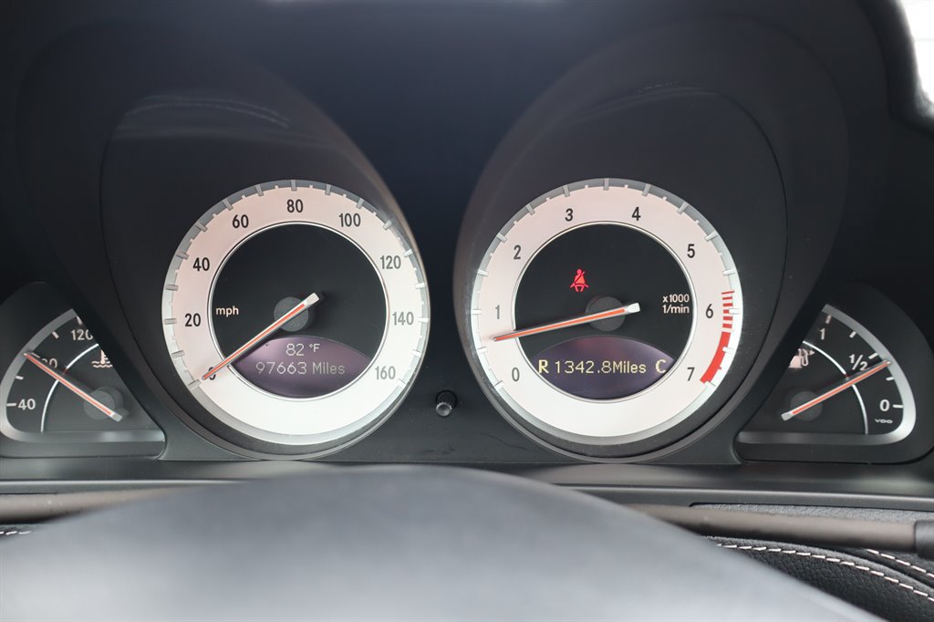 Used 2011 Mercedes-Benz SL 550 image 29