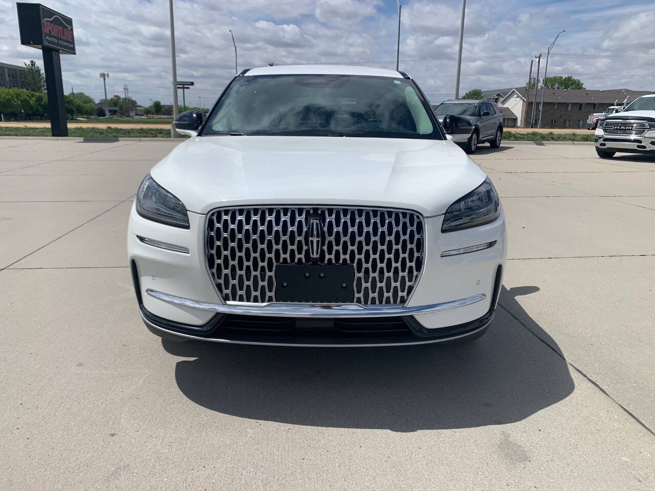 Used 2025 Lincoln Corsair AWD w/ Equipment Group 101A image 4