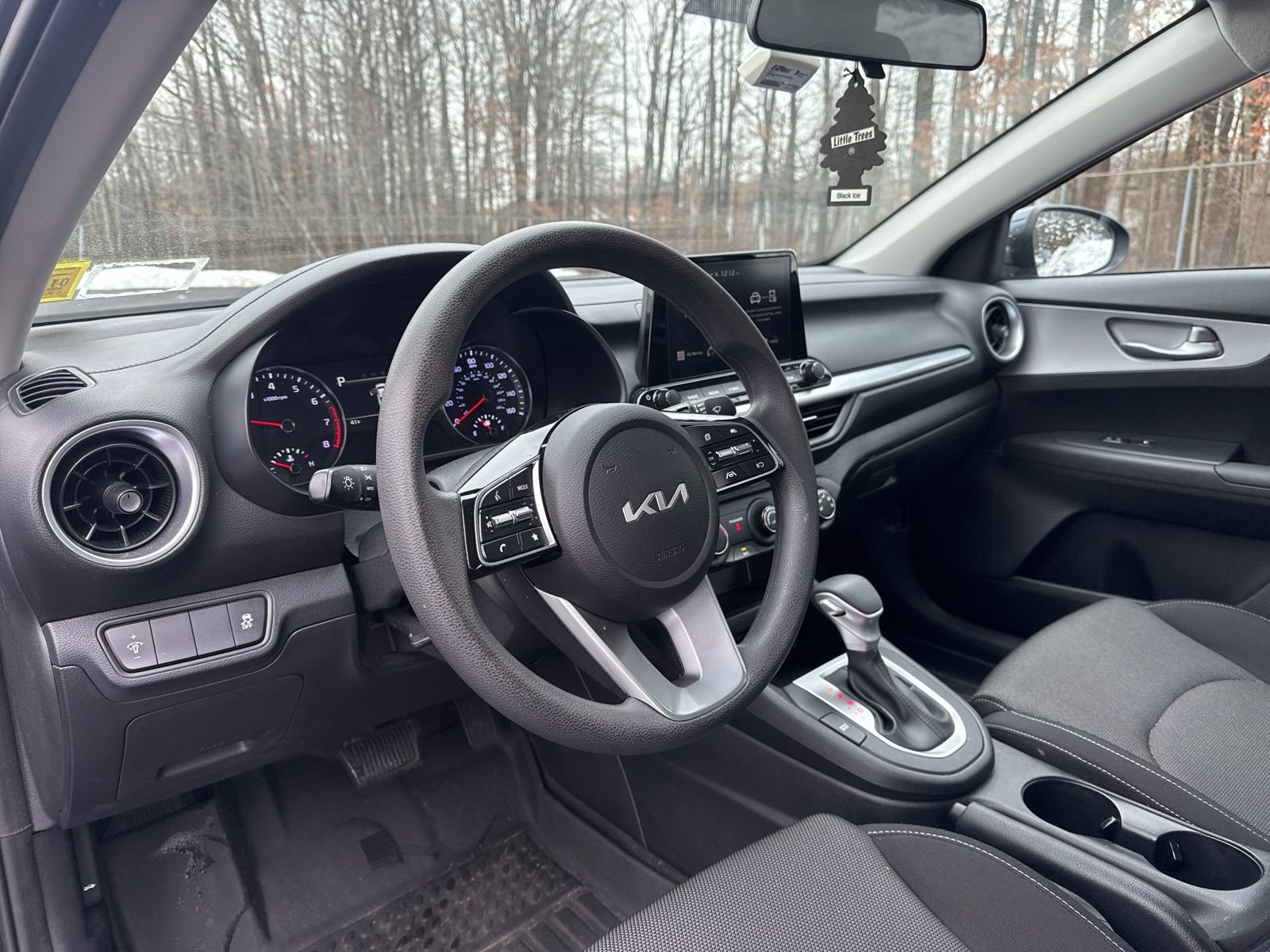 Used 2023 Kia Forte LXS image 9